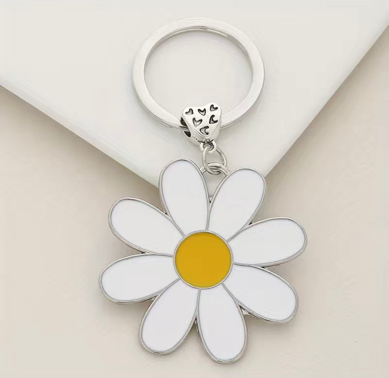 DAISY FLOWER KEYCHAIN