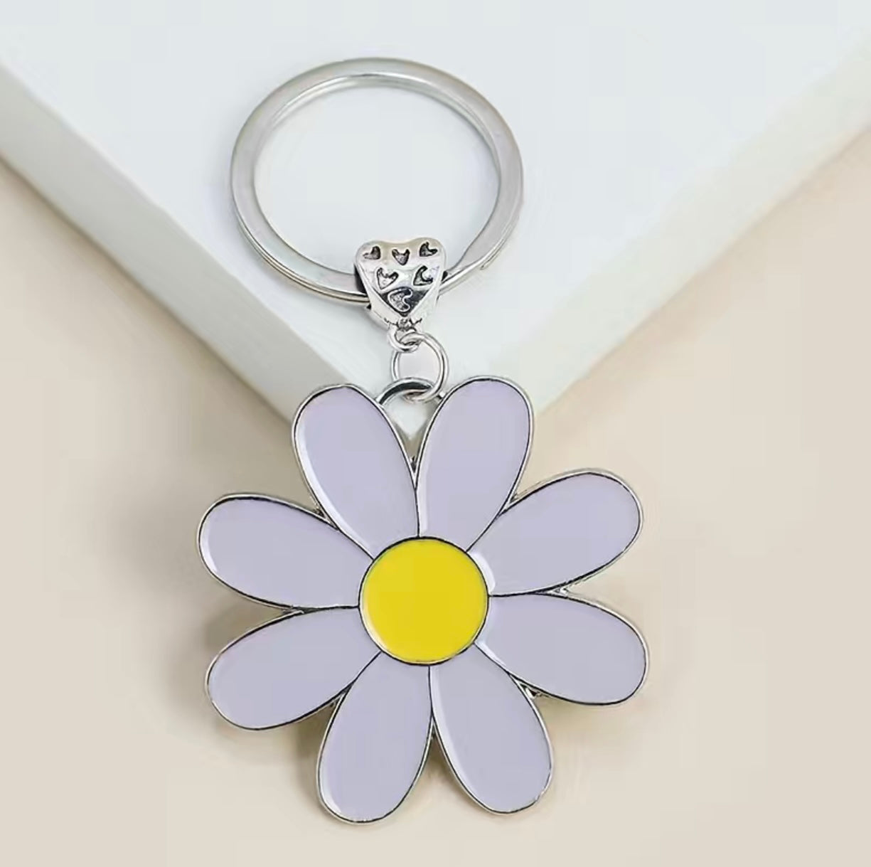 DAISY FLOWER KEYCHAIN